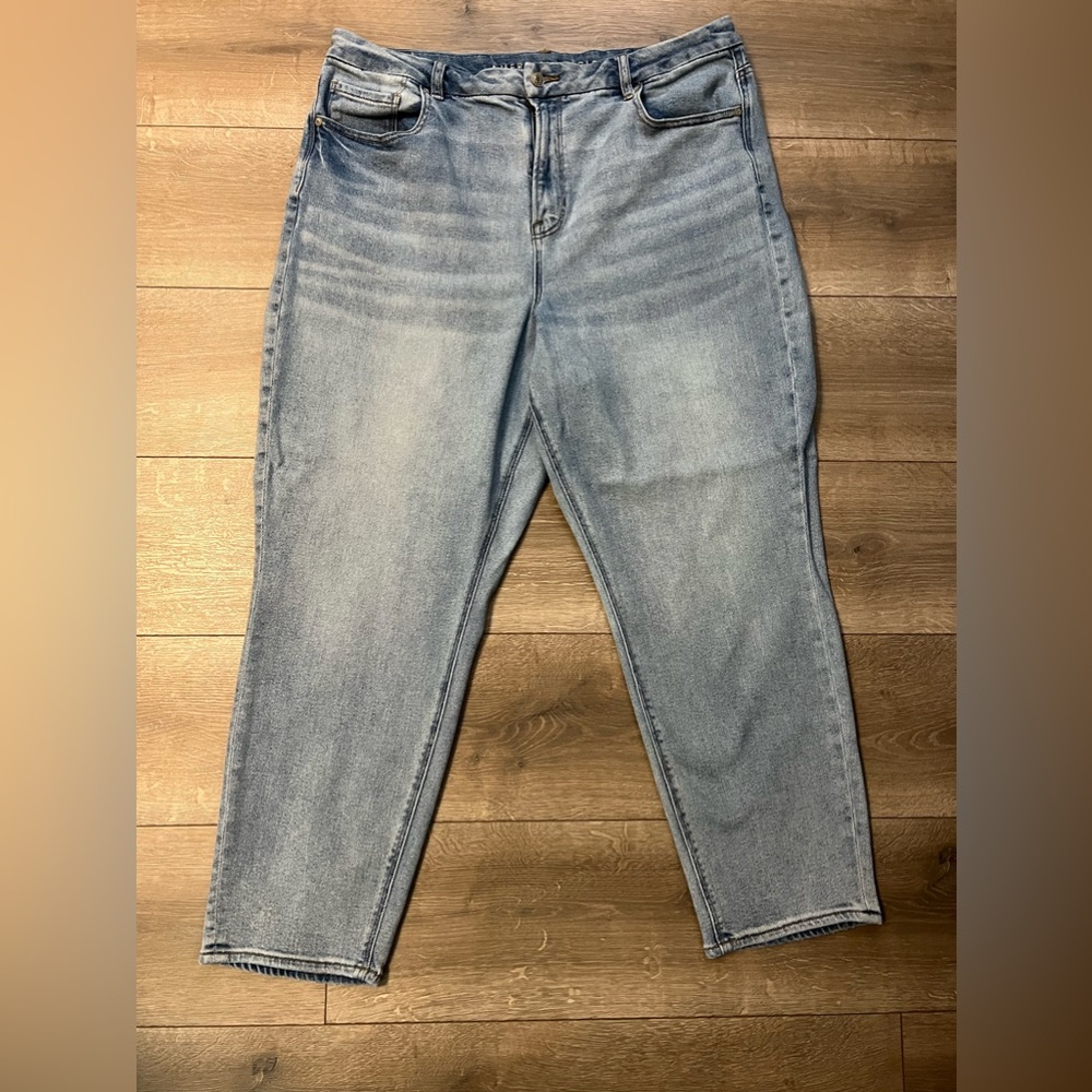 American eagle mom jeans